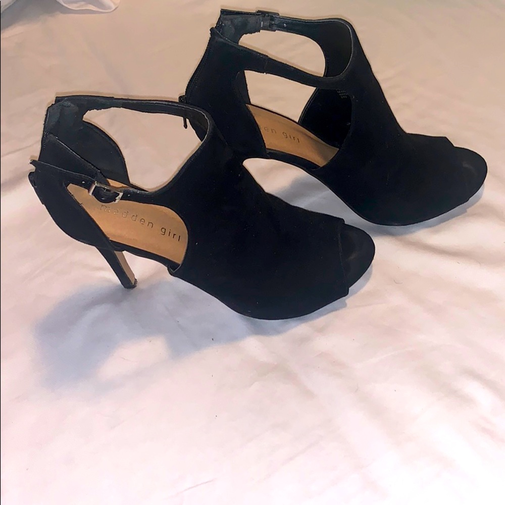Madden Girl Cutout bootie